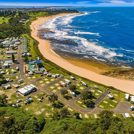 Blue Lagoon Beach Resort Bateau Bay Exteriör bild