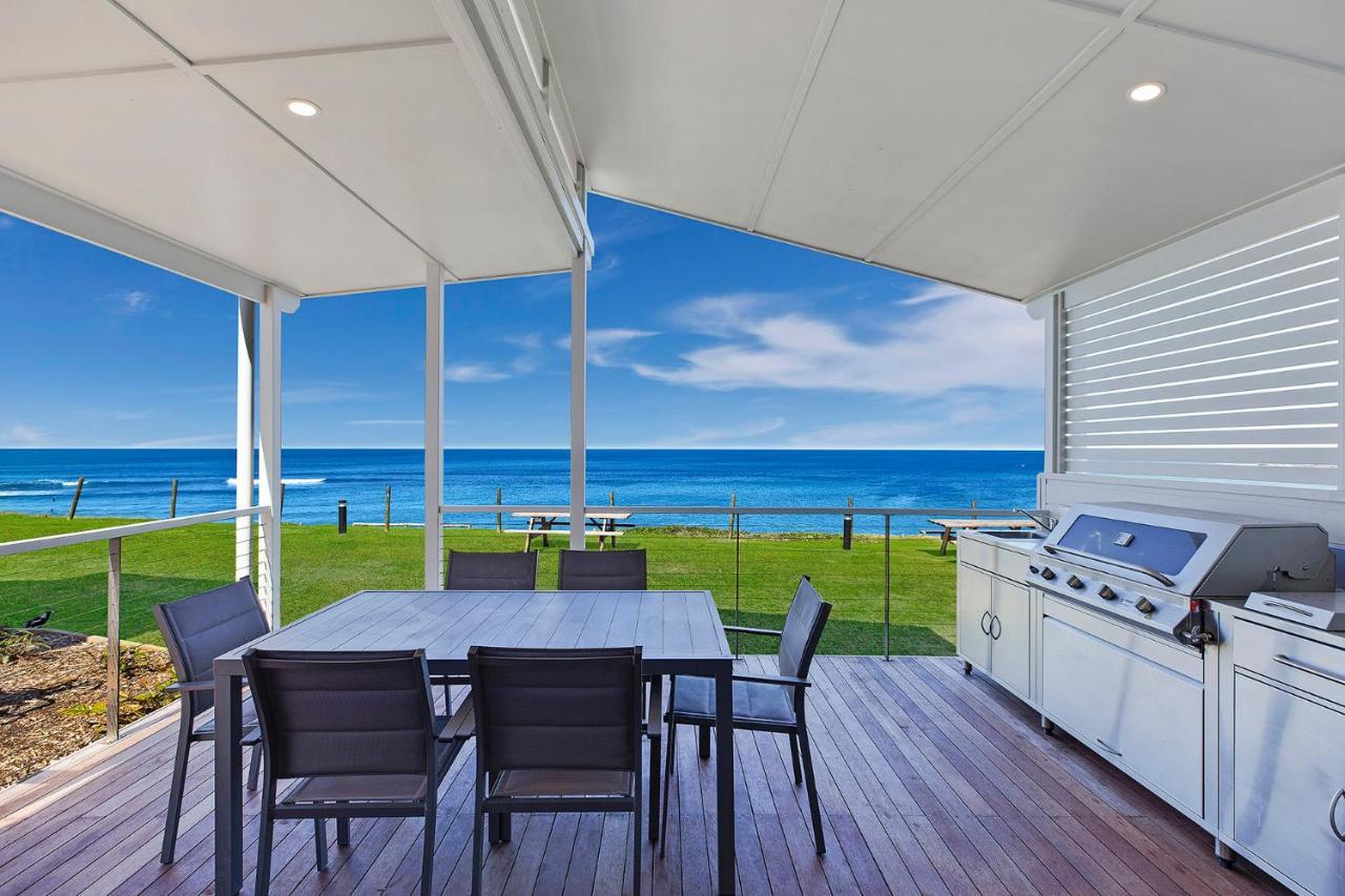 Blue Lagoon Beach Resort Bateau Bay Exteriör bild