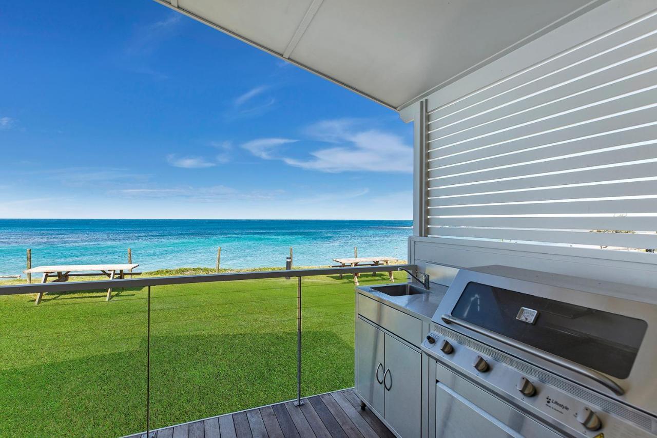 Blue Lagoon Beach Resort Bateau Bay Exteriör bild