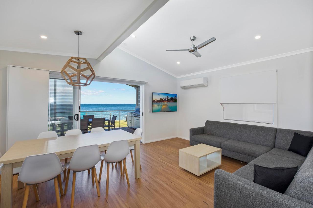 Blue Lagoon Beach Resort Bateau Bay Exteriör bild