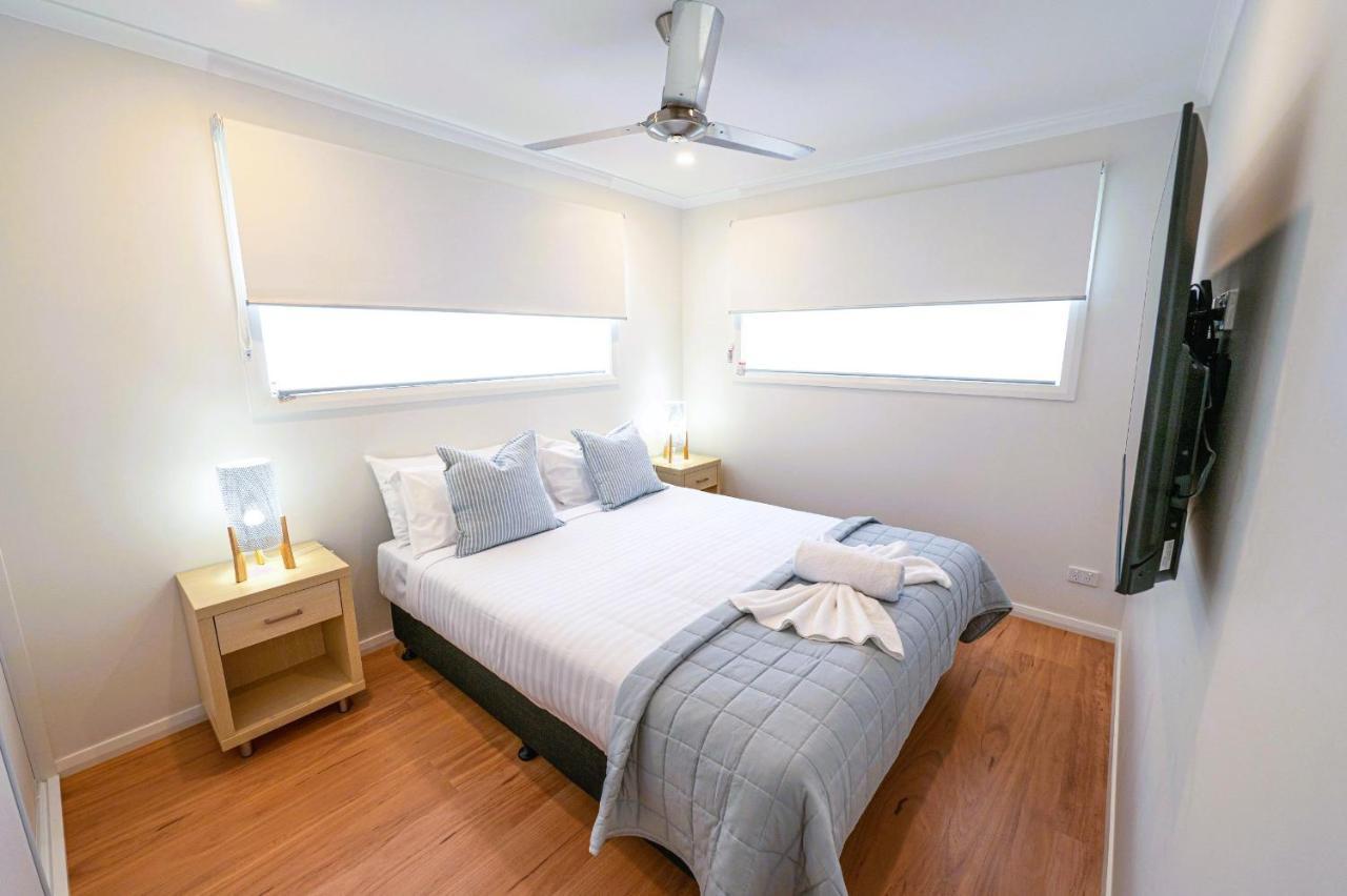 Blue Lagoon Beach Resort Bateau Bay Exteriör bild