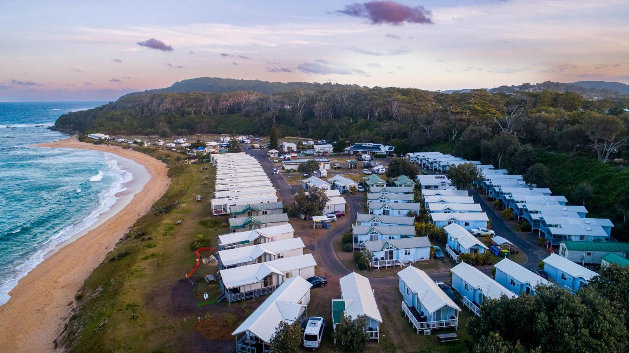 Blue Lagoon Beach Resort Bateau Bay Exteriör bild
