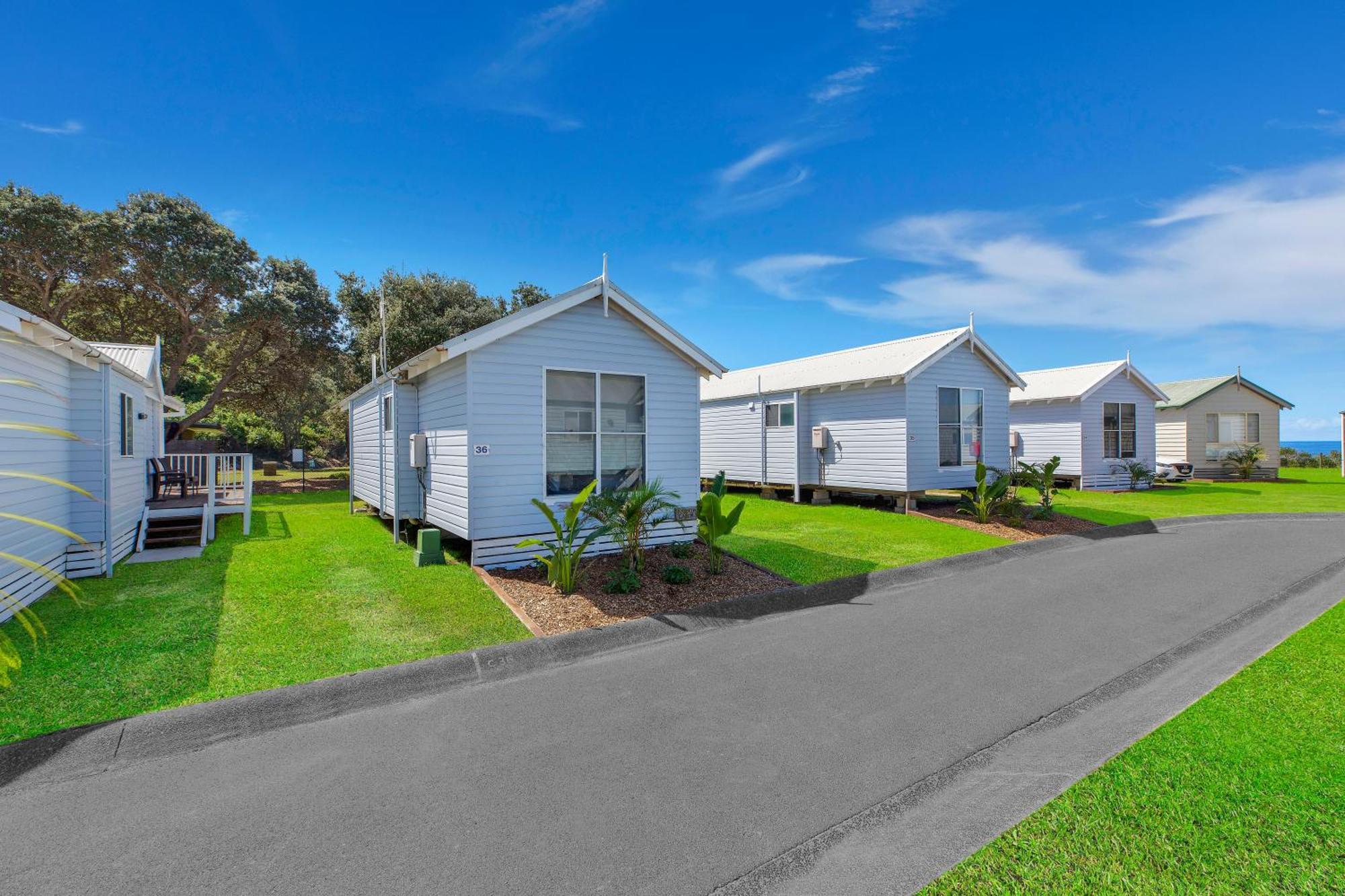 Blue Lagoon Beach Resort Bateau Bay Exteriör bild