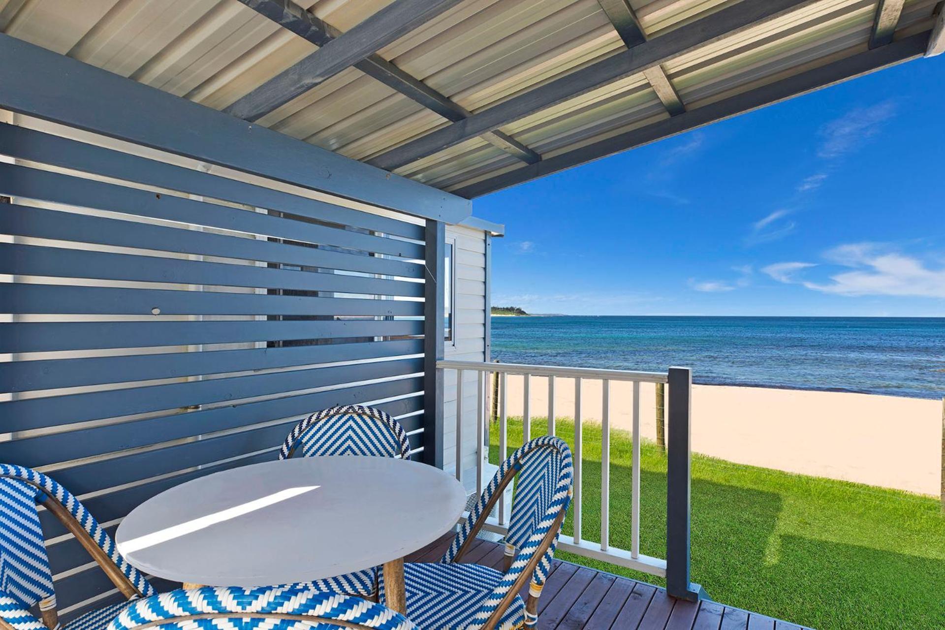 Blue Lagoon Beach Resort Bateau Bay Exteriör bild
