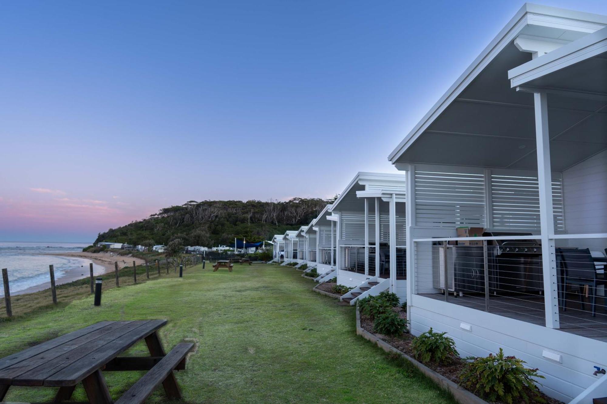 Blue Lagoon Beach Resort Bateau Bay Exteriör bild