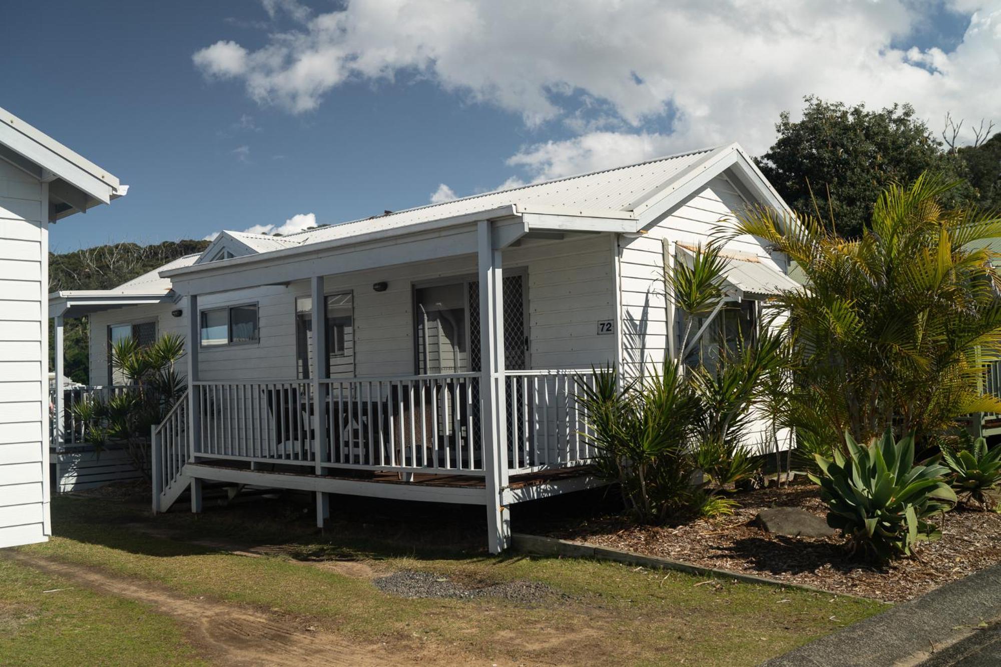 Blue Lagoon Beach Resort Bateau Bay Exteriör bild
