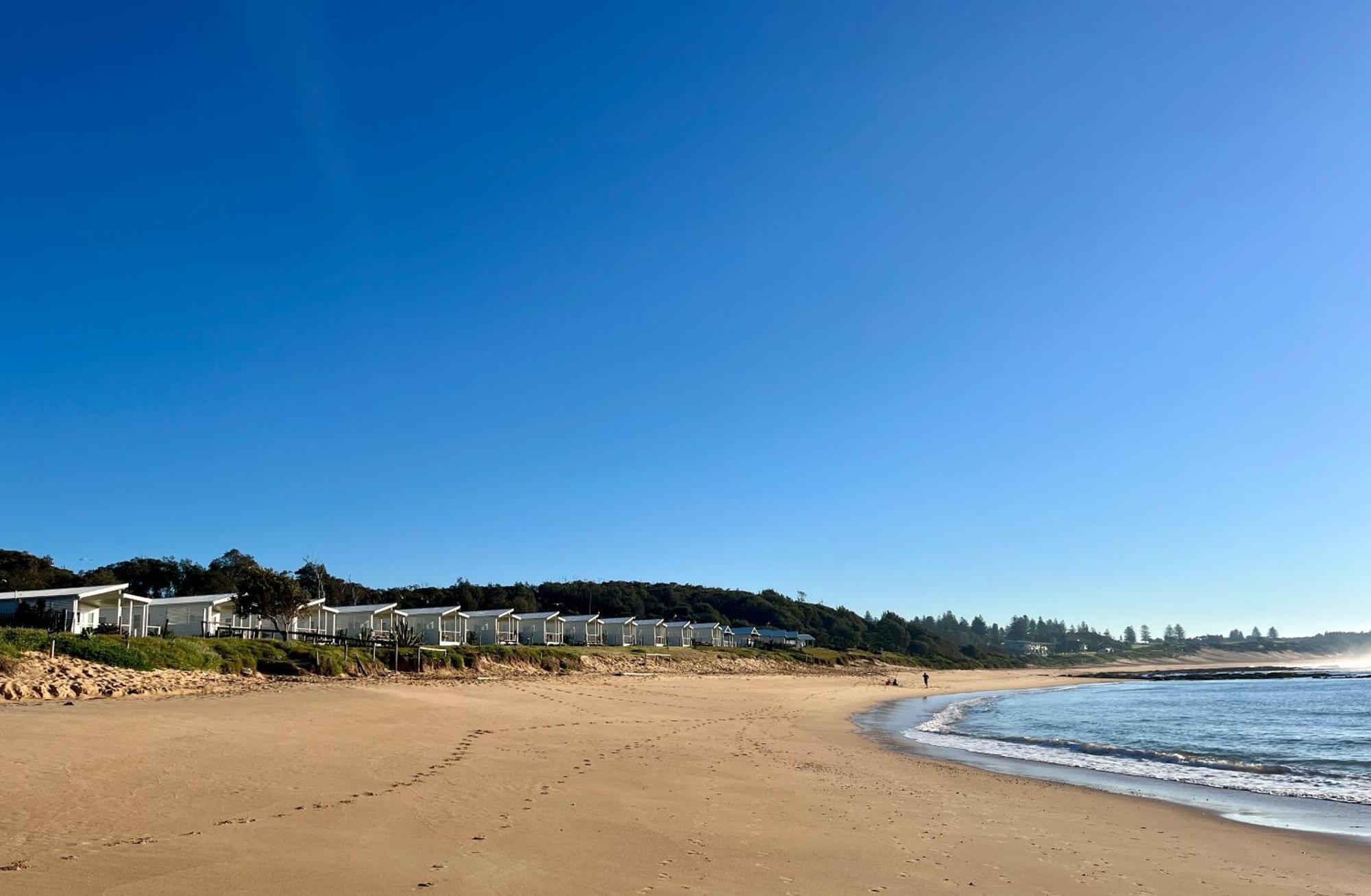 Blue Lagoon Beach Resort Bateau Bay Exteriör bild