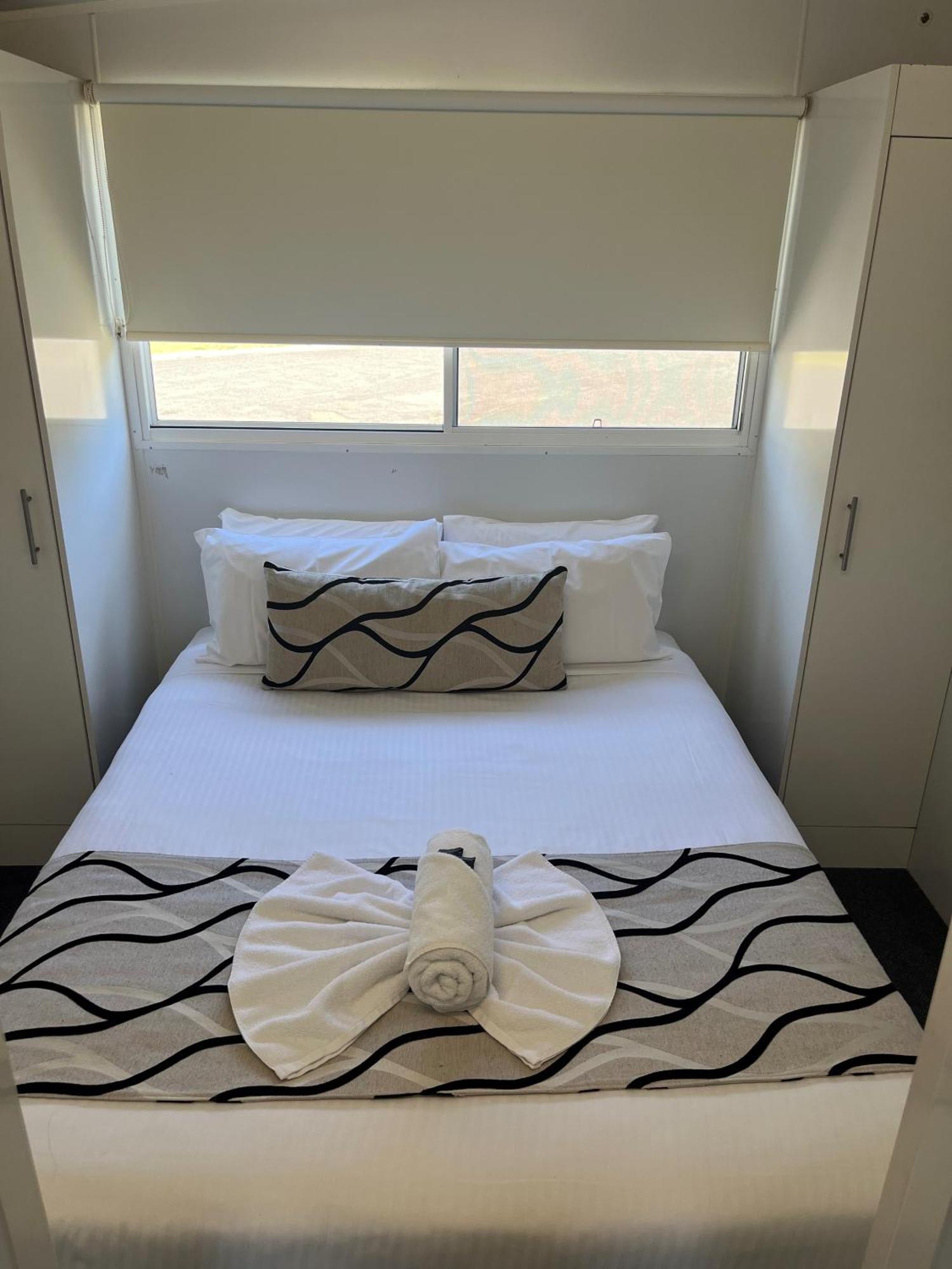 Blue Lagoon Beach Resort Bateau Bay Exteriör bild