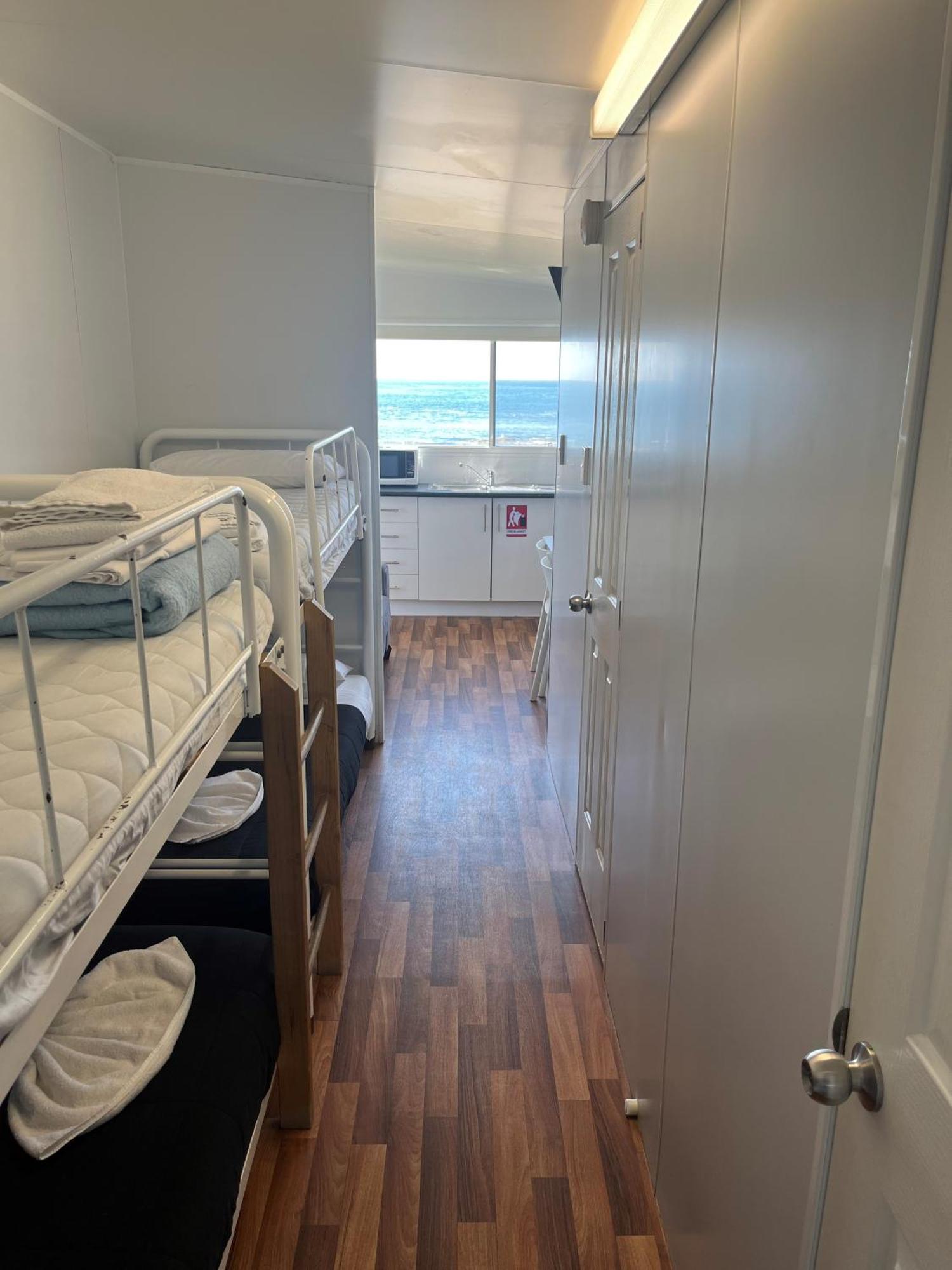 Blue Lagoon Beach Resort Bateau Bay Exteriör bild