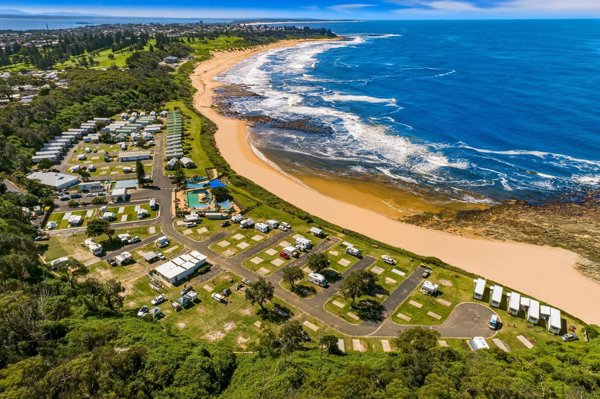 Blue Lagoon Beach Resort Bateau Bay Exteriör bild