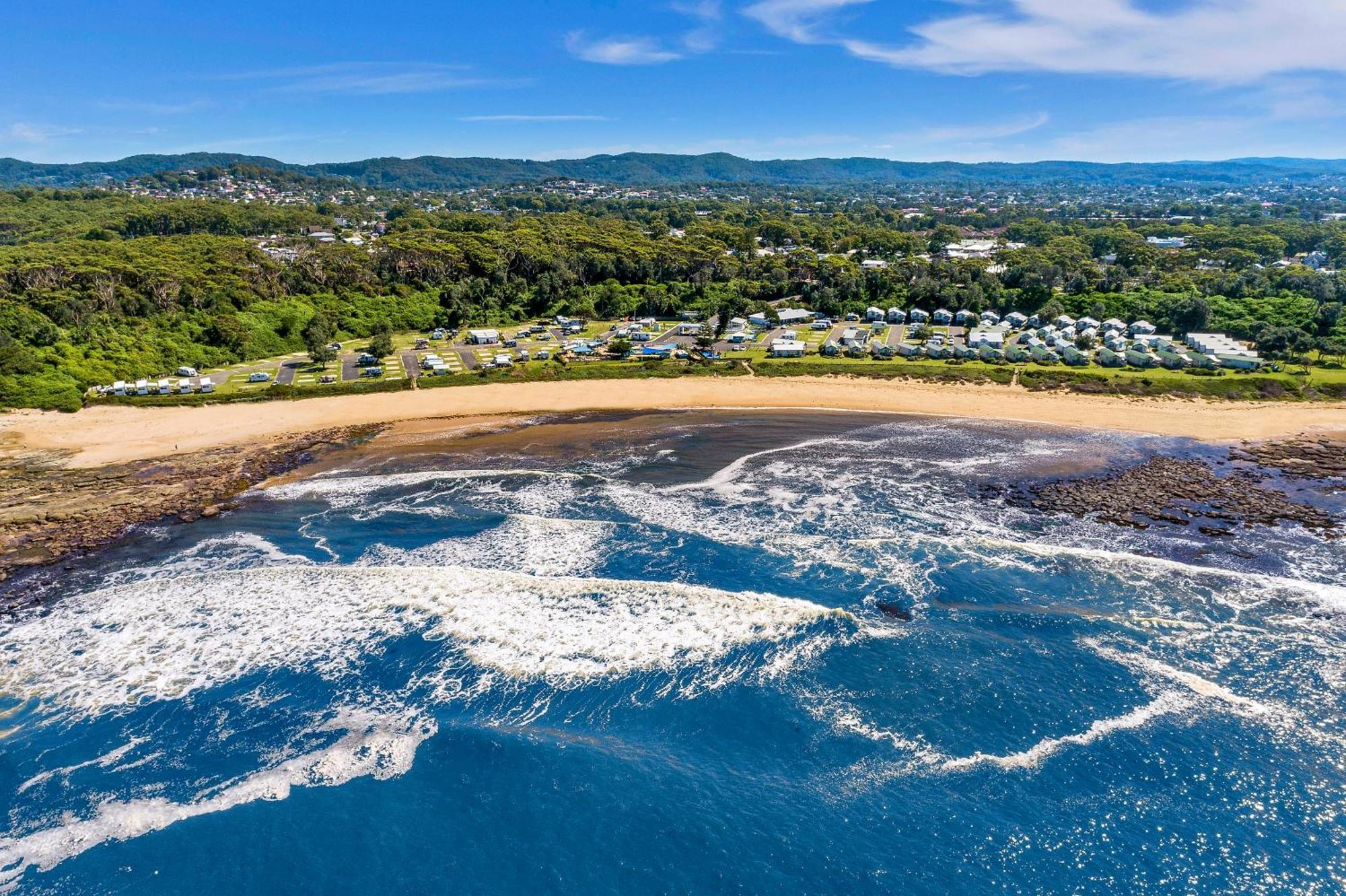 Blue Lagoon Beach Resort Bateau Bay Exteriör bild
