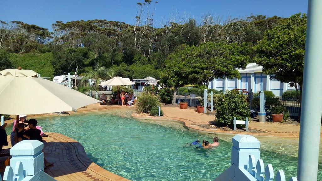 Blue Lagoon Beach Resort Bateau Bay Exteriör bild