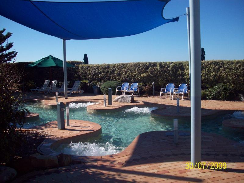 Blue Lagoon Beach Resort Bateau Bay Exteriör bild
