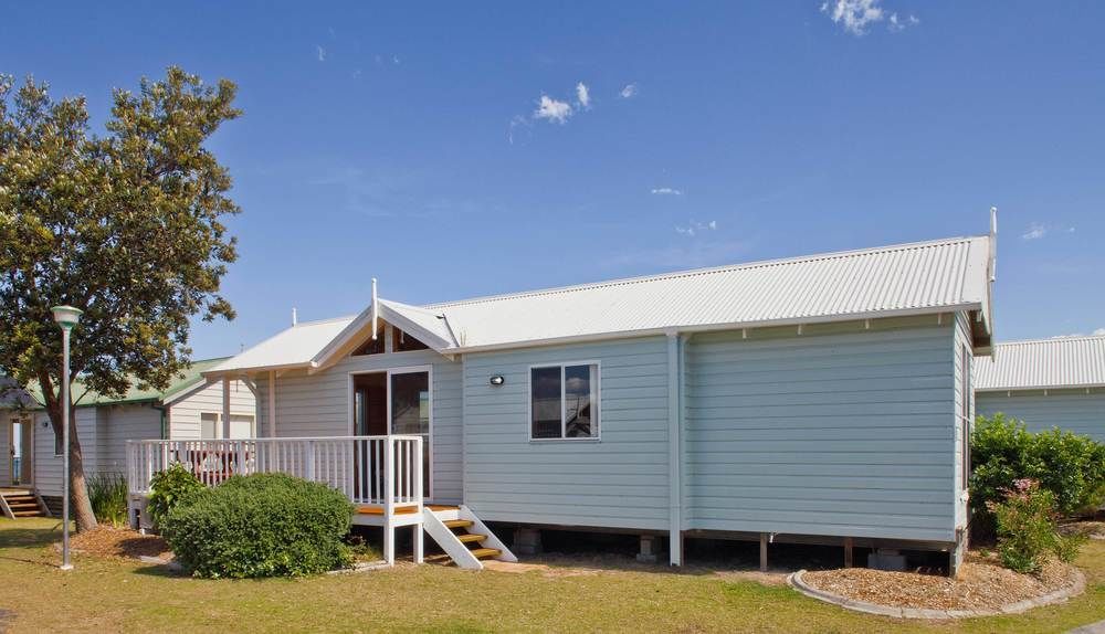 Blue Lagoon Beach Resort Bateau Bay Exteriör bild