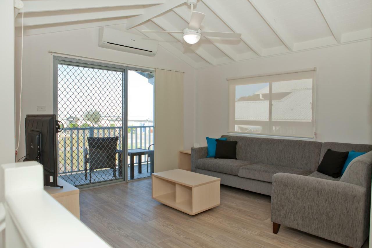 Blue Lagoon Beach Resort Bateau Bay Exteriör bild