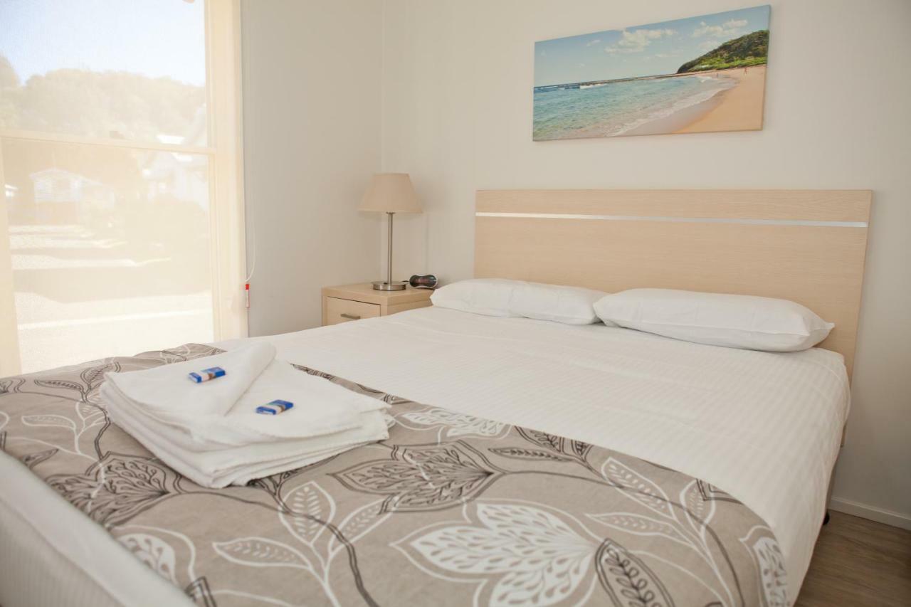 Blue Lagoon Beach Resort Bateau Bay Exteriör bild