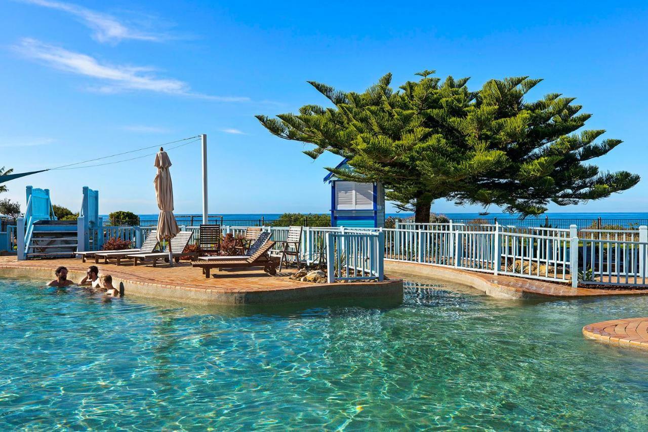Blue Lagoon Beach Resort Bateau Bay Exteriör bild