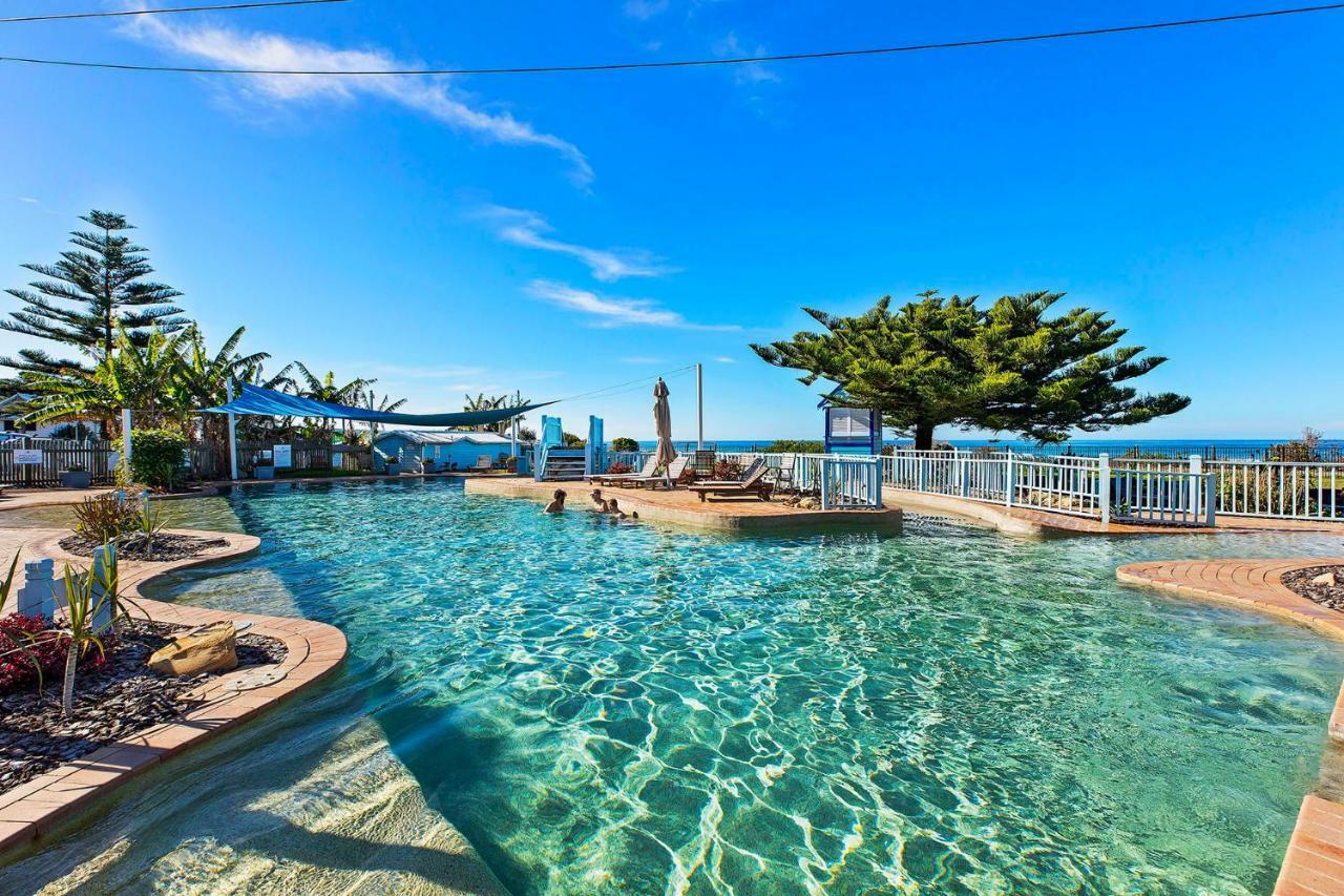 Blue Lagoon Beach Resort Bateau Bay Exteriör bild