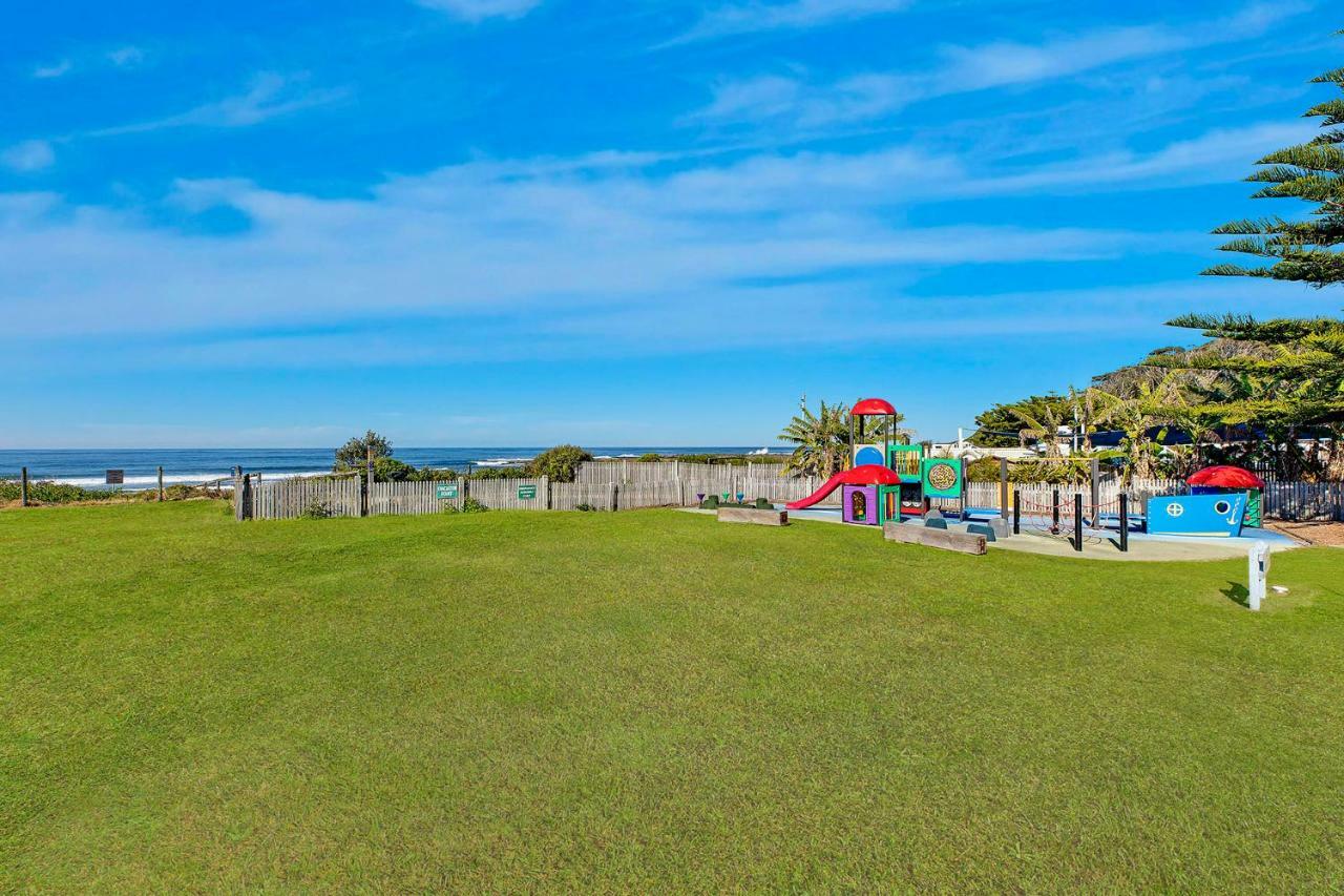 Blue Lagoon Beach Resort Bateau Bay Exteriör bild