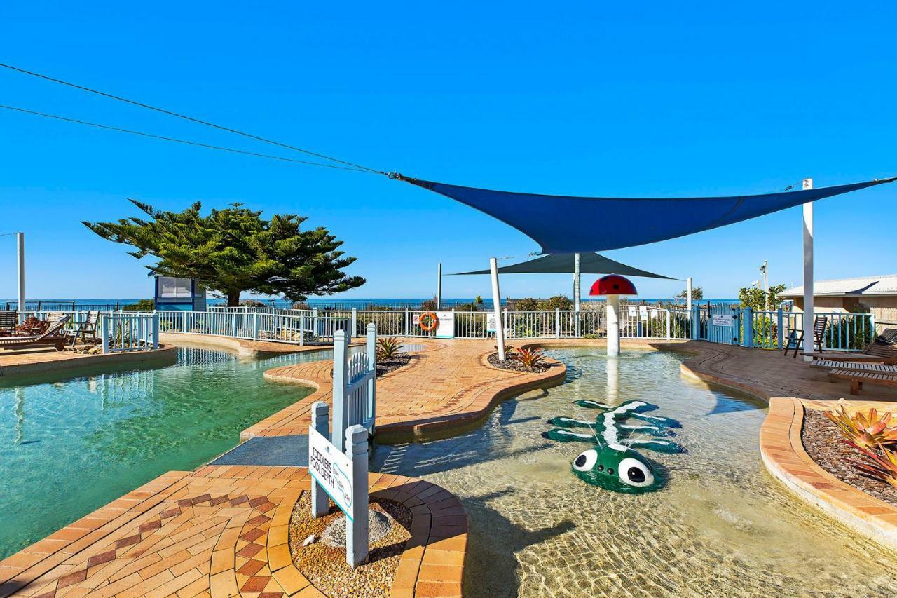 Blue Lagoon Beach Resort Bateau Bay Exteriör bild